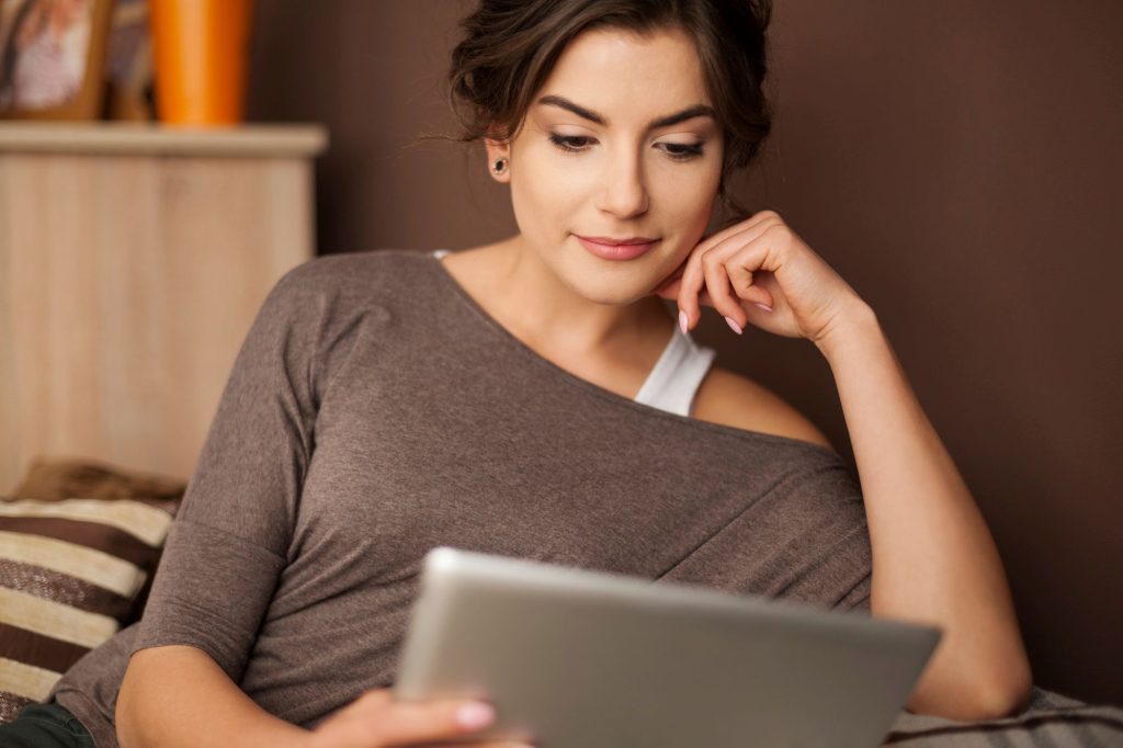 Florida patient receiving online anxiety treatment in Boca Raton through telepsychiatry.